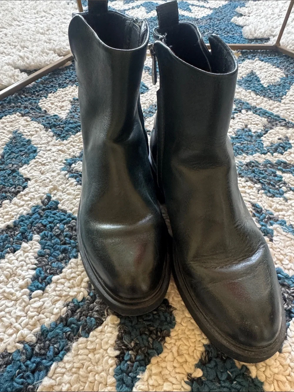 Franco Sarto minimalist dark